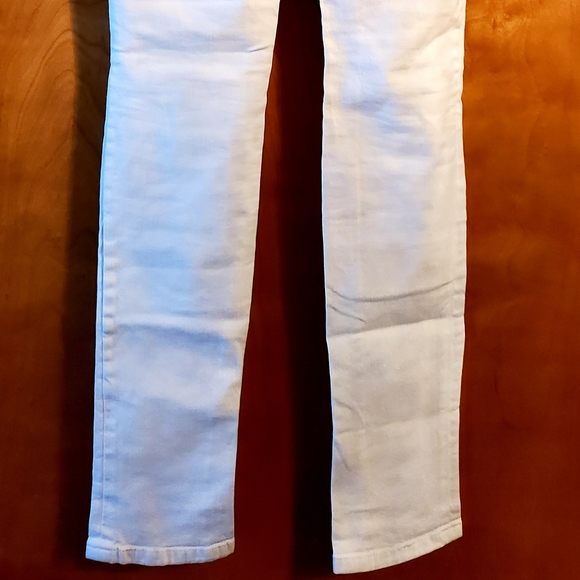 GUESS Premium White Distressed Jeans - Picture 8 of 8